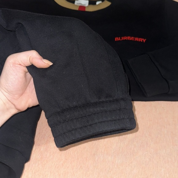 Men’s Medium Burberry Winter Crewneck & Jogger Set - Picture 3 of 7